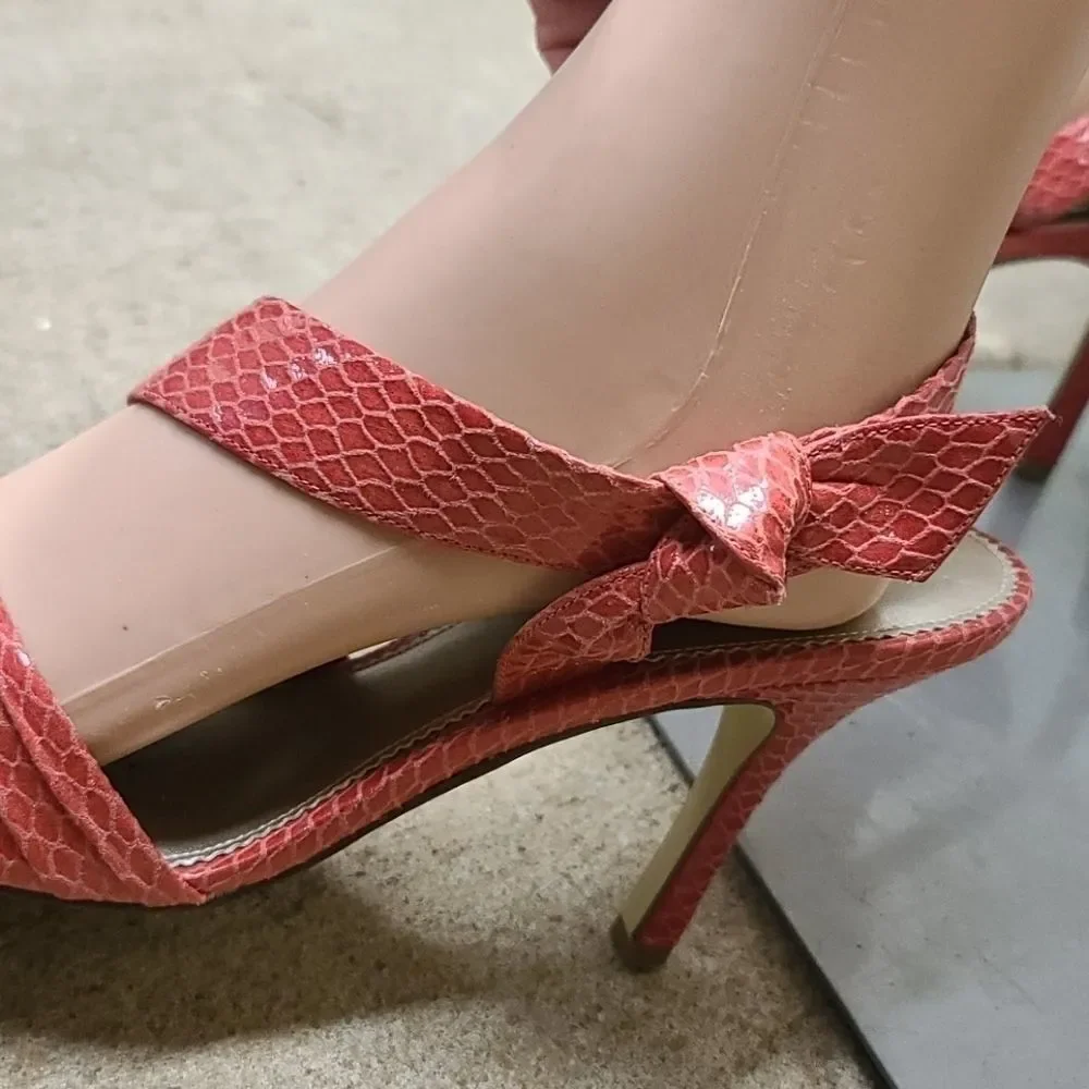 Vipor Touch of Nina red Snake skin heels